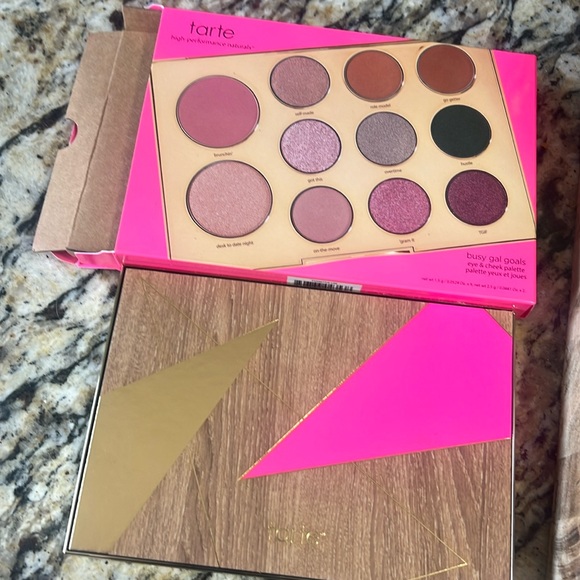 ⭐🦇Rare! Tarte Busy Gal Goals Eye & Cheek Palette - Picture 5 of 12